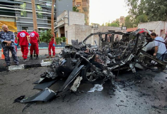 21일(현지시간) 오후 시리아 수도 다마스쿠스의 마제흐 지역에서 자동차가 폭발했다. [로이터 연합뉴스]